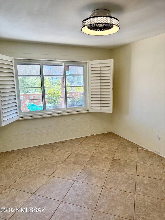 unfurnished room with a healthy amount of sunlight and light tile patterned floors