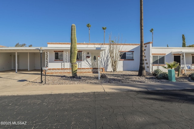 manufactured / mobile home featuring a carport