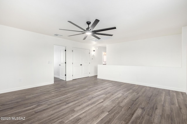 unfurnished room with dark wood-type flooring and ceiling fan