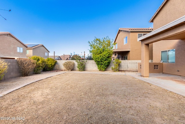 view of yard featuring a patio