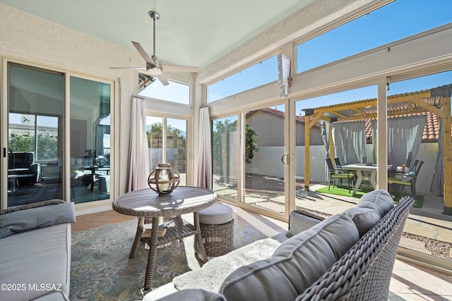 sunroom with ceiling fan