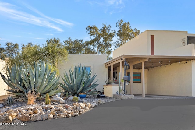 view of front of house featuring a carport