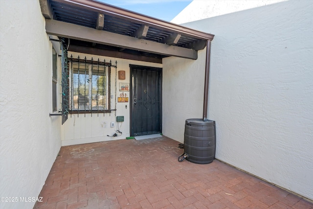 view of exterior entry featuring stucco siding