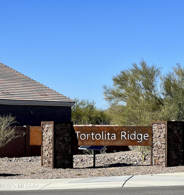 view of community / neighborhood sign