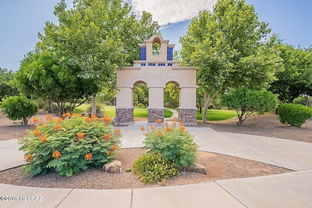 view of front of property