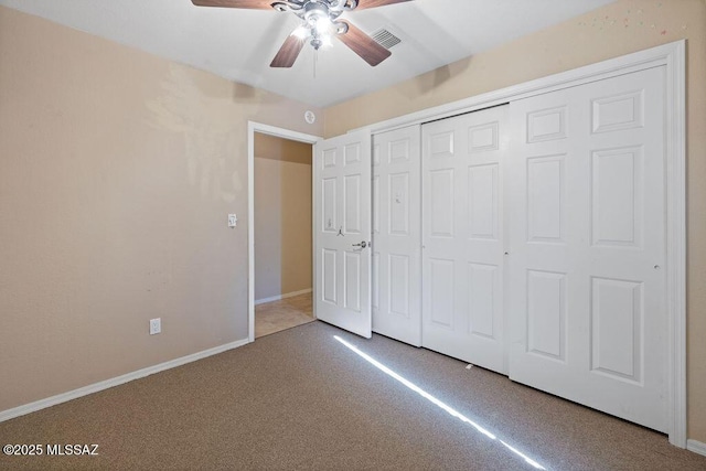 unfurnished bedroom featuring ceiling fan and a closet