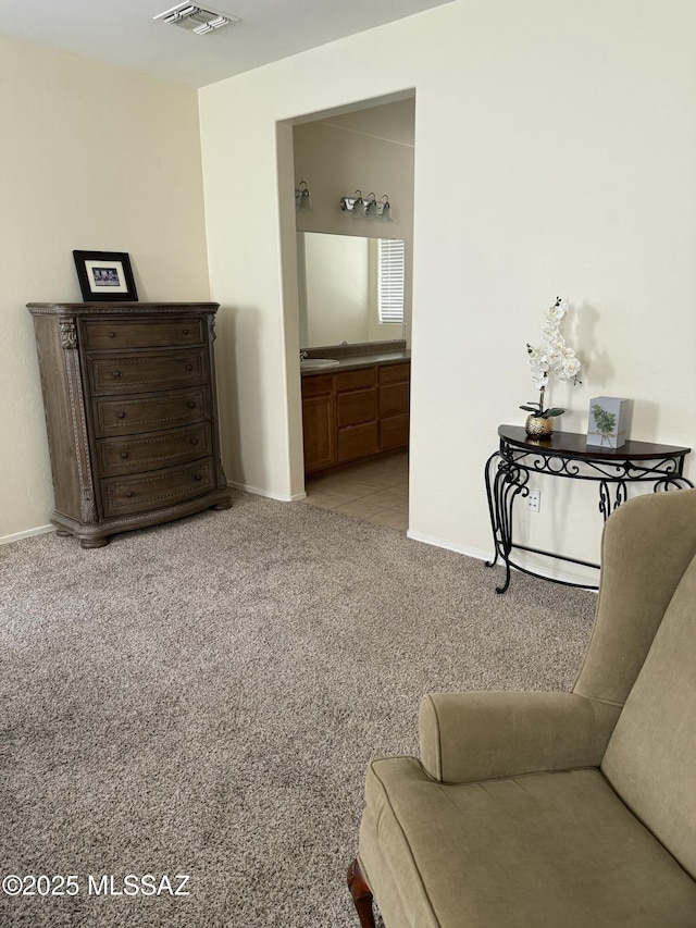 sitting room with sink and light carpet