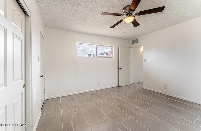 unfurnished bedroom featuring ceiling fan, a textured ceiling, and a closet