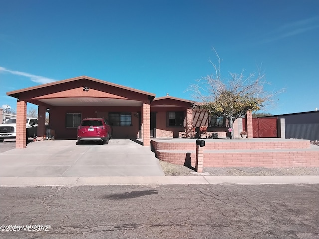 view of front of property featuring a carport