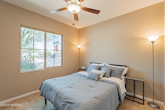 bedroom with ceiling fan