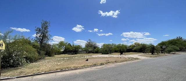 Listing photo 3 for 3432 E Linden St Unit 1, Tucson AZ 85716