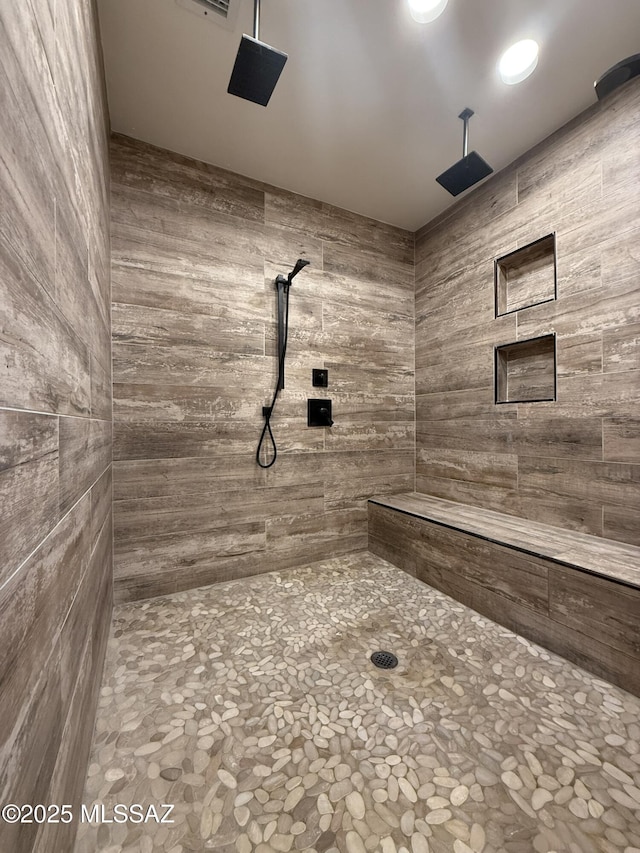 bathroom featuring a tile shower