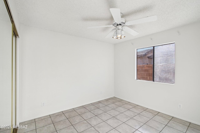 empty room featuring a textured ceiling and ceiling fan