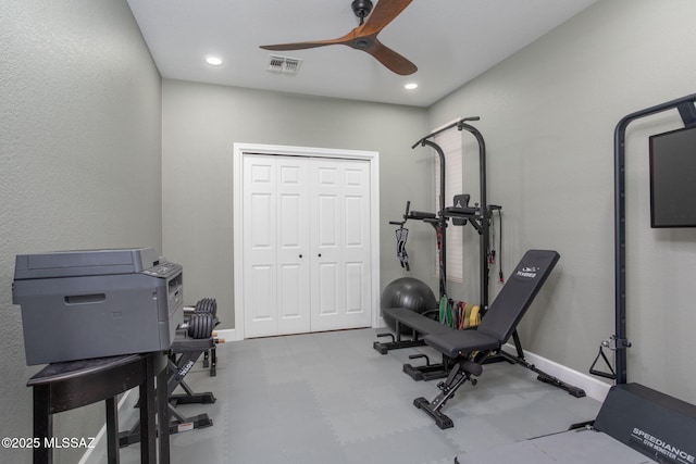 workout area with recessed lighting, visible vents, ceiling fan, and baseboards