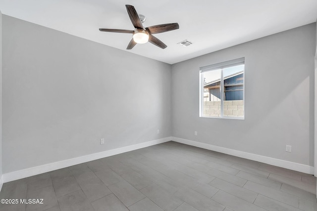 empty room featuring ceiling fan