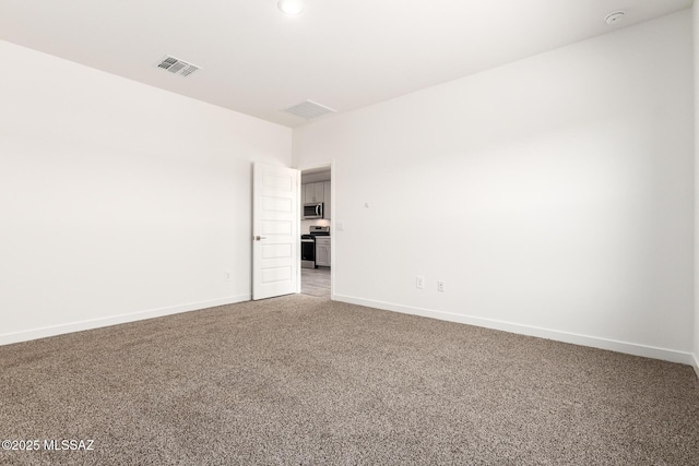 spare room featuring carpet floors