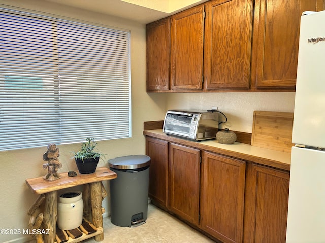 laundry room featuring light tile patterned floors