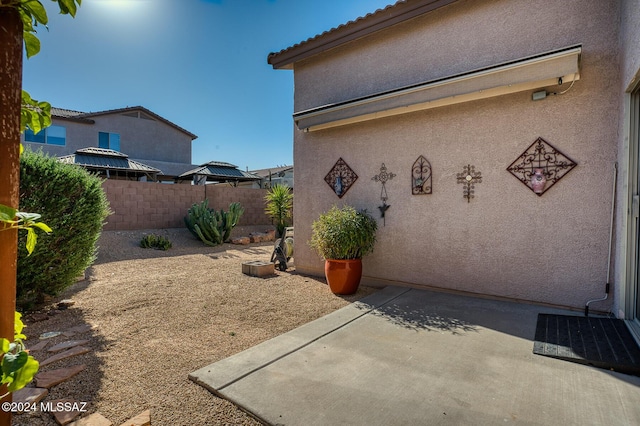 view of yard featuring a patio area