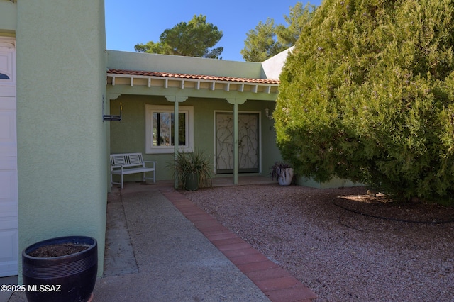 property entrance featuring a porch