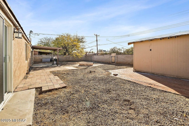 view of yard featuring a patio area