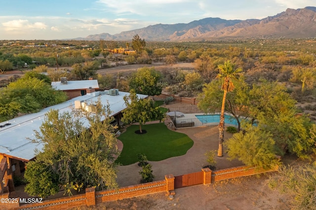 drone / aerial view featuring a mountain view