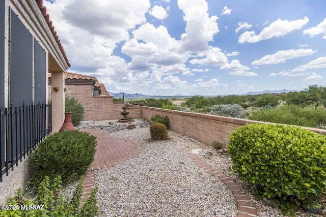 view of yard featuring a patio area