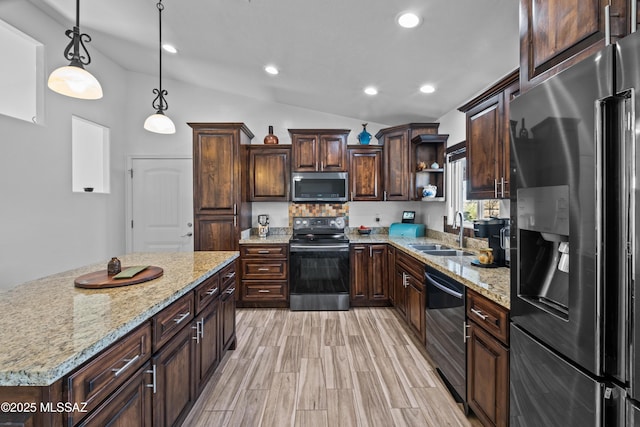 living room featuring light hardwood / wood-style floors, lofted ceiling, and ceiling fan