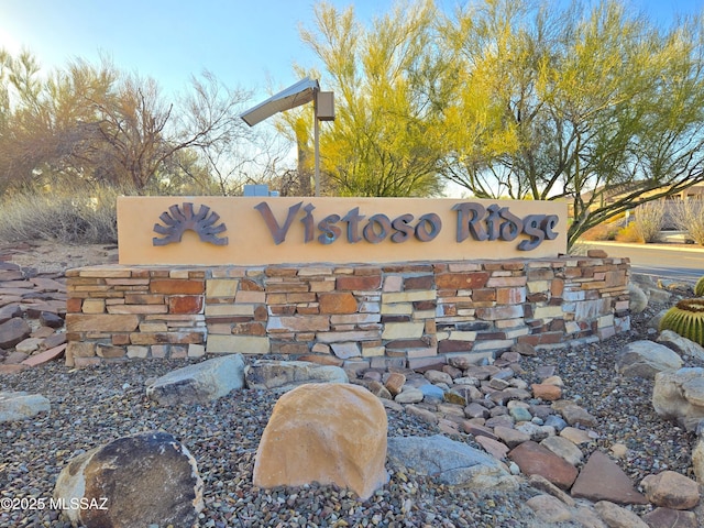 view of community / neighborhood sign