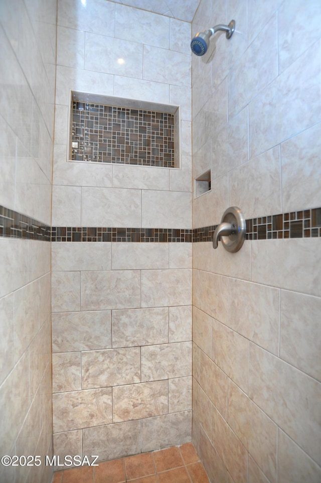 bathroom featuring tiled shower