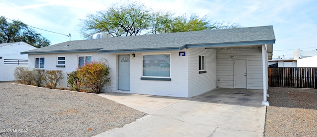 single story home with a carport