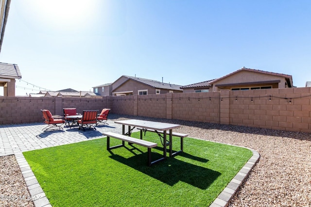 view of yard featuring a patio