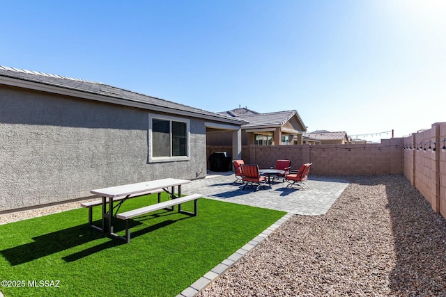 view of yard featuring a patio