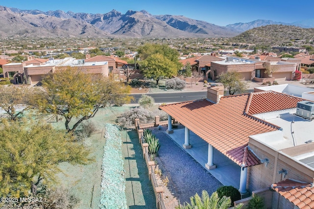 drone / aerial view featuring a mountain view