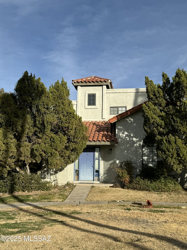 view of mediterranean / spanish-style house