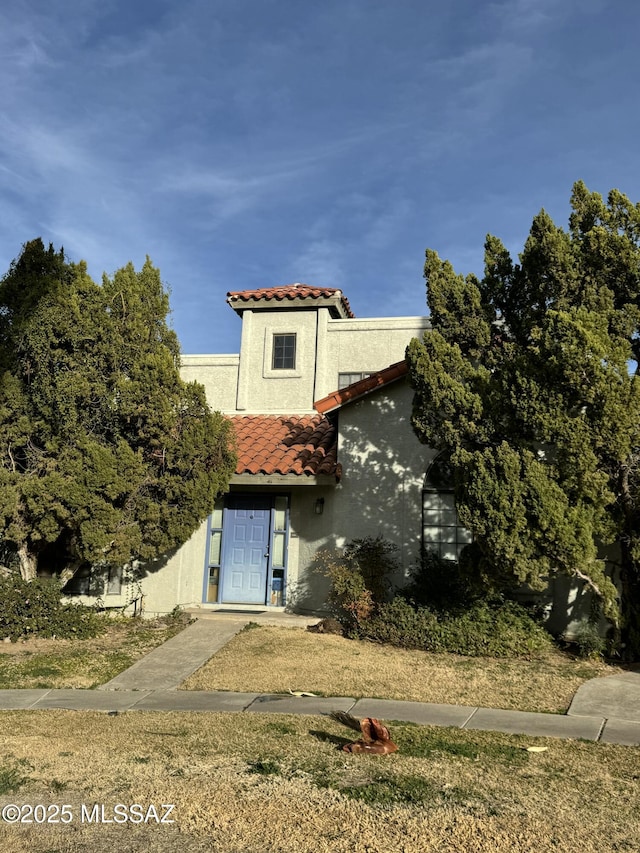 view of mediterranean / spanish-style house