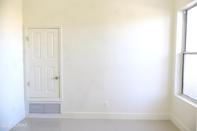 unfurnished room with visible vents and baseboards