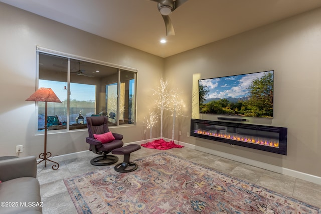 sitting room with ceiling fan