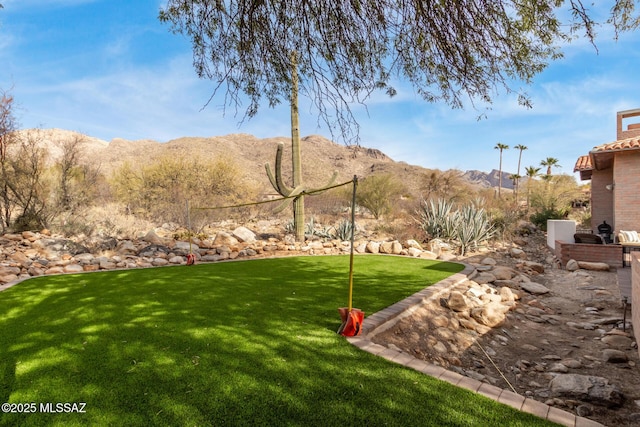 view of yard with a mountain view