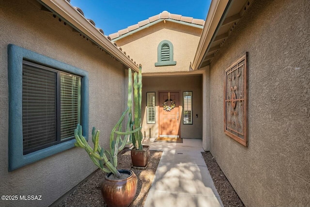 property entrance featuring stucco siding