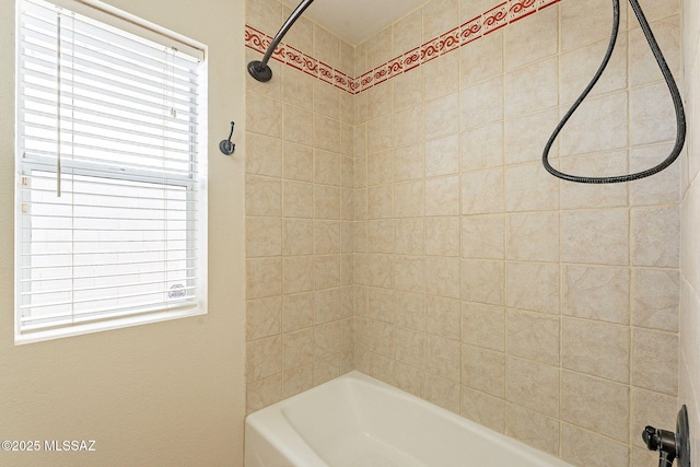 bathroom featuring tiled shower / bath