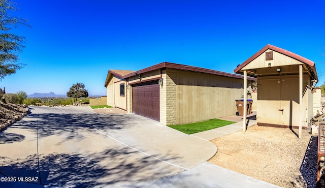 view of front facade with a garage