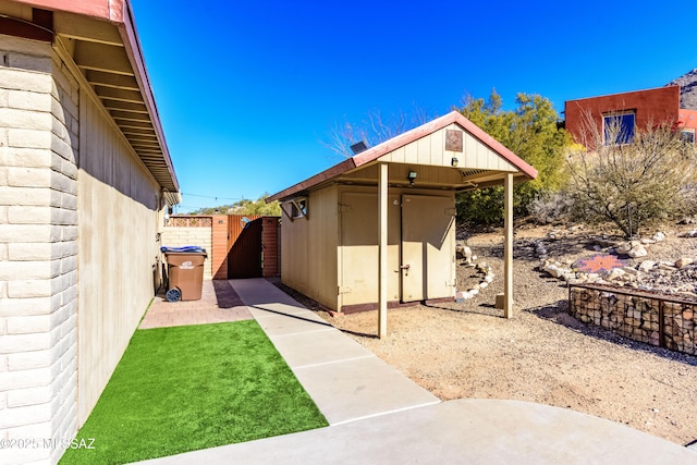 view of yard with a patio