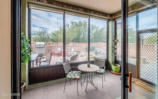 sunroom featuring ceiling fan