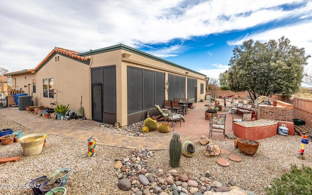 view of yard featuring a patio area