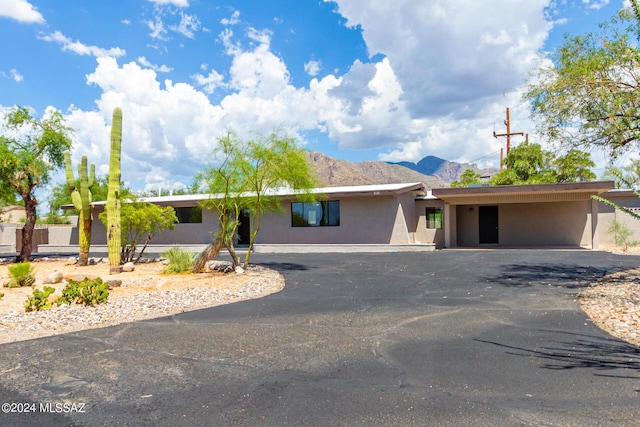 single story home with a mountain view