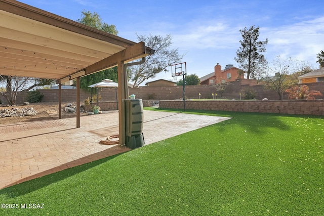 view of yard featuring a patio area