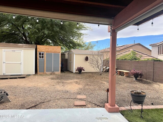 view of yard with a shed