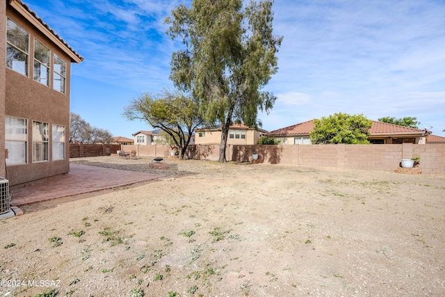 view of yard featuring a patio