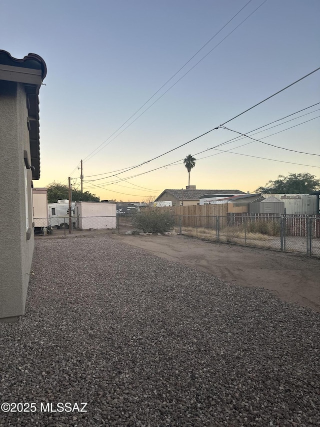 view of yard at dusk