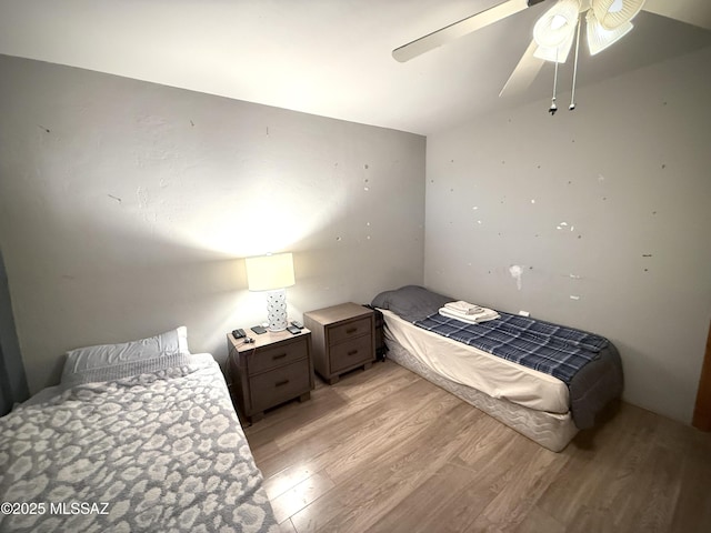 bedroom featuring vaulted ceiling, light hardwood / wood-style floors, and ceiling fan